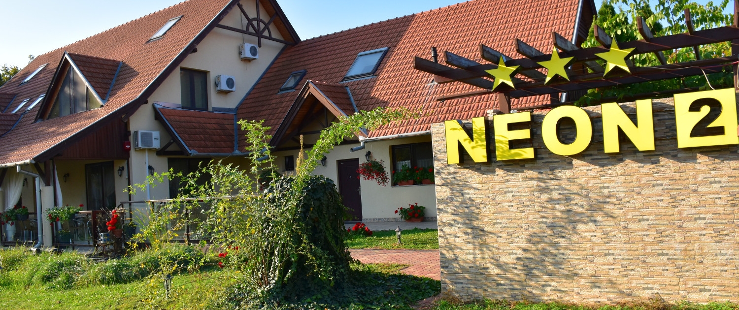 hotel-neon2-oroshaza-2
